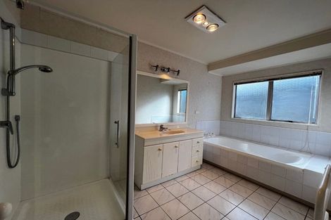 Photo of property in 6 Sandpiper Grove, Unsworth Heights, Auckland, 0632