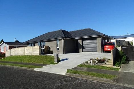 Photo of property in 65 Karaka Crescent, Levin, 5510
