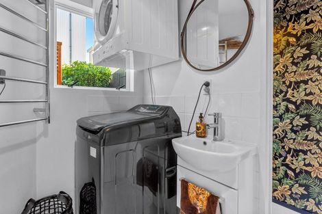 Photo of property in 1/19 Heathcote Road, Castor Bay, Auckland, 0620