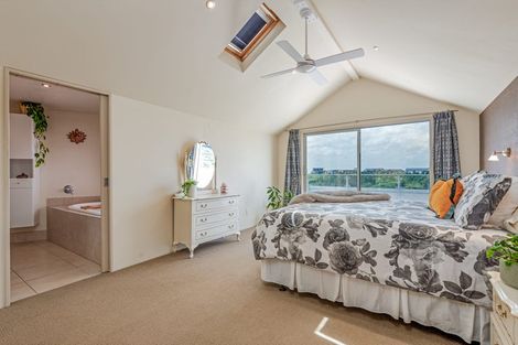 Photo of property in 47 Ruapehu Drive, Fitzherbert, Palmerston North, 4410