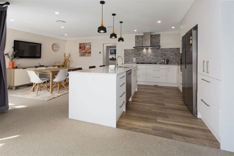 Photo of property in 82 Queen Charlotte Drive, Aotea, Porirua, 5024