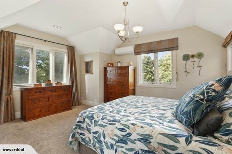 Photo of property in 186 Boord Crescent, Kumeu, 0891