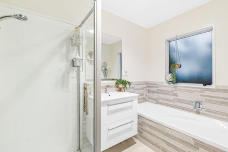 Photo of property in 153 Aviemore Drive, Highland Park, Auckland, 2010