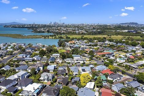 Photo of property in 437a Point Chevalier Road, Point Chevalier, Auckland, 1022
