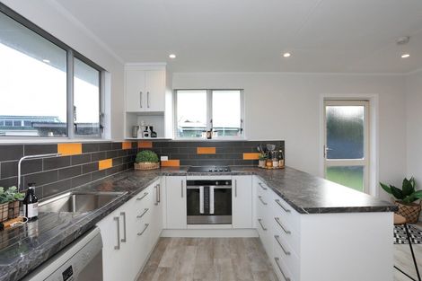 Photo of property in 53 Herbert Avenue, Cloverlea, Palmerston North, 4412