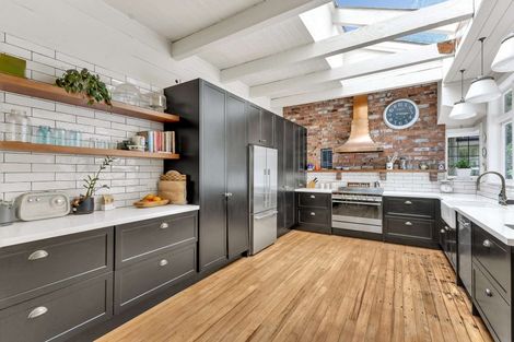 Photo of property in 353 Devon Street West, Lynmouth, New Plymouth, 4310