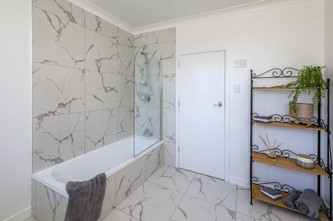 Photo of property in 98 Queen Street West, Levin, 5510