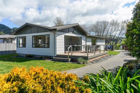 Photo of property in 15 Gillies Crescent, Waimarama, Havelock North, 4294