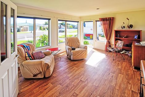 Photo of property in 11 Norris Way, Masterton, 5810