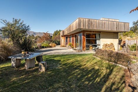 Photo of property in 25 Fort Place, Hawea Flat, Lake Hawea, 9382