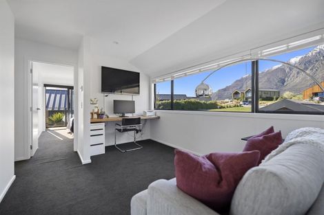 Photo of property in 9 Falconer Rise, Jacks Point, Queenstown, 9371