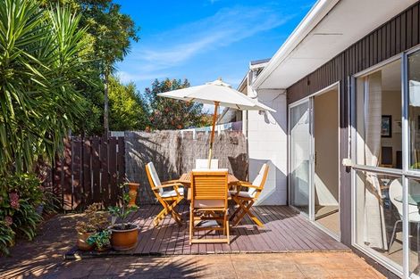 Photo of property in 4/109a Te Atatu Road, Te Atatu South, Auckland, 0610