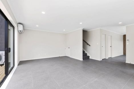 Photo of property in 10c Neilon Place, Northcross, Auckland, 0632