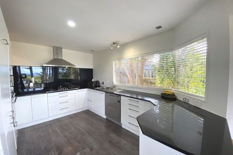 Photo of property in 76a Wade River Road, Stanmore Bay, Whangaparaoa, 0932