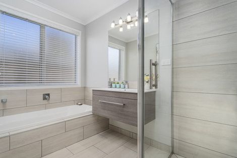 Photo of property in 17 Mermaid Place, Whitianga, 3510