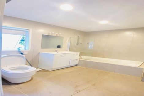 Photo of property in 2 Caspian Close, New Lynn, Auckland, 0600