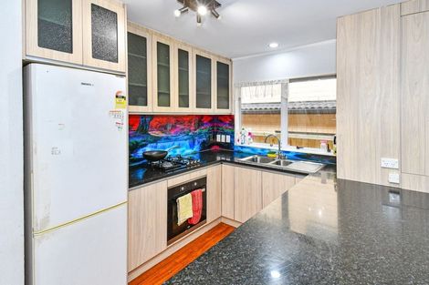 Photo of property in 2 Bill Phillip Place, Clendon Park, Auckland, 2103