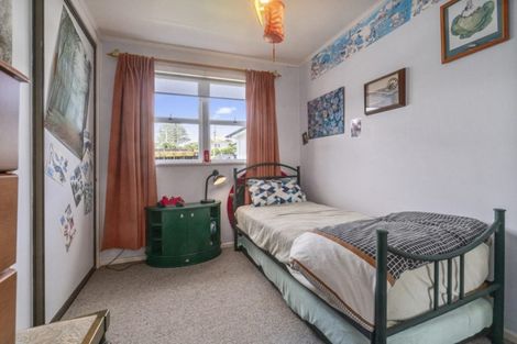 Photo of property in 4 Bayside Avenue, Te Atatu Peninsula, Auckland, 0610