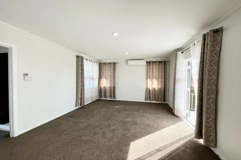 Photo of property in 12 Keats Place, Blockhouse Bay, Auckland, 0600