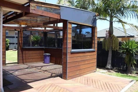 Photo of property in 33 Pitt Avenue, Clendon Park, Auckland, 2103