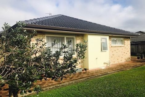 Photo of property in 15 Hillwell Drive, Henderson, Auckland, 0612