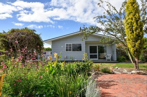 Photo of property in 3 Chisholm Place, Carterton, 5713