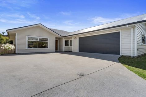 Photo of property in 32 Ballintoy Park Drive, Welcome Bay, Tauranga, 3175