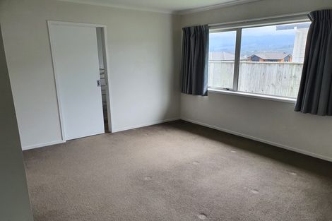 Photo of property in 73 Riverstone Drive, Riverstone Terraces, Upper Hutt, 5018