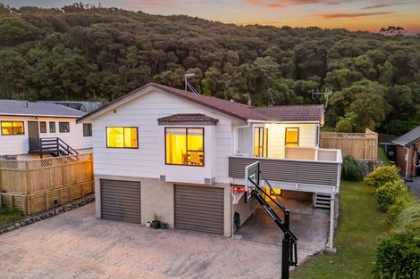 Photo of property in 56 Albatross Close, Whitby, Porirua, 5024