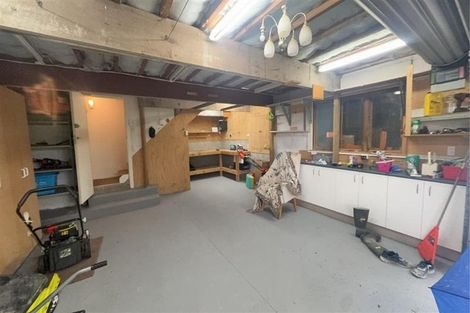 Photo of property in 42 Miromiro Road, Normandale, Lower Hutt, 5010