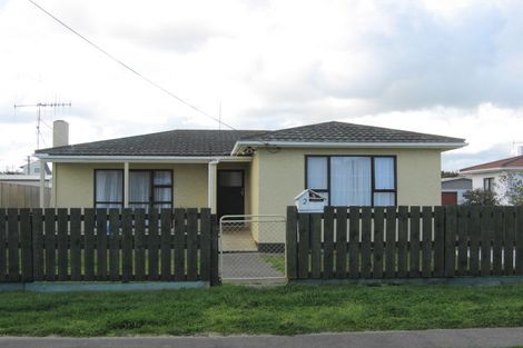 Photo of property in 2 Arawa Place, Castlecliff, Whanganui, 4501