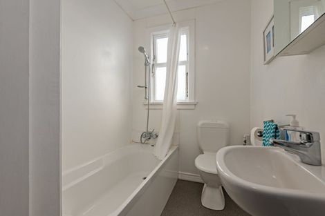 Photo of property in 16 Freyberg Street, Roslyn, Palmerston North, 4414