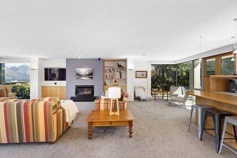 Photo of property in 16 Earnslaw Terrace, Queenstown, 9300