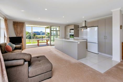 Photo of property in 12 Sando Way, One Tree Point, 0118