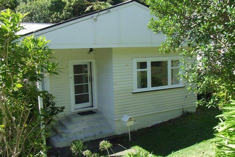 Photo of property in 18 Albemarle Road, Northland, Wellington, 6012