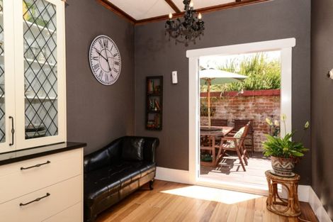 Photo of property in 69 Forest Lake Road, Forest Lake, Hamilton, 3200