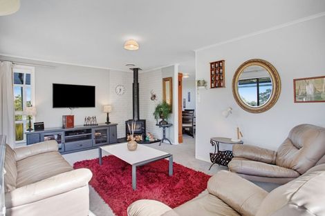 Photo of property in 3 Deverell Place, Northcross, Auckland, 0632