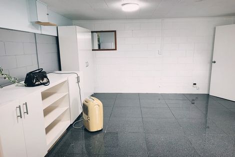 Photo of property in 1/92 Lake Road, Northcote, Auckland, 0627