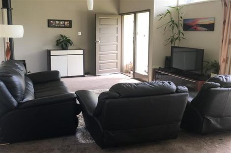 Photo of property in 16 Orton Street, Glenfield, Auckland, 0627