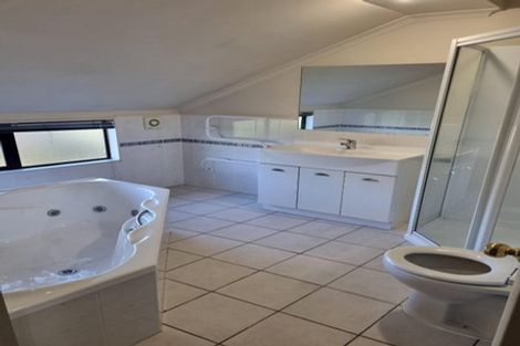 Photo of property in 3/102 Greenhithe Road, Greenhithe, Auckland, 0632