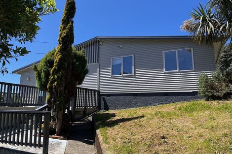 Photo of property in 32 Hollies Crescent, Johnsonville, Wellington, 6037