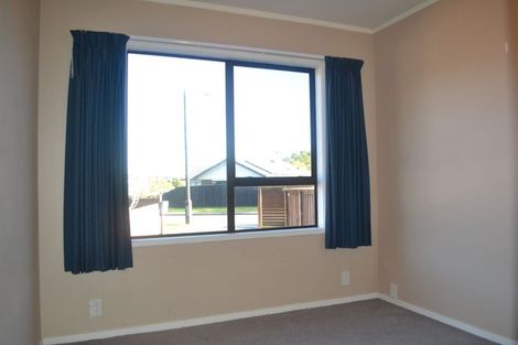 Photo of property in 1/52 Guadeloupe Crescent, Grenada Village, Wellington, 6037