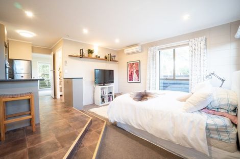 Photo of property in 15 Raglan Avenue, Cloverlea, Palmerston North, 4412