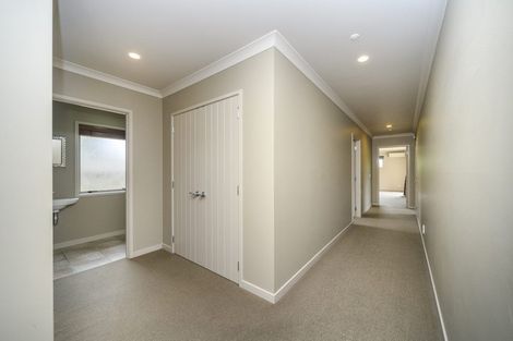 Photo of property in 21 Johnstone Drive, Fitzherbert, Palmerston North, 4410