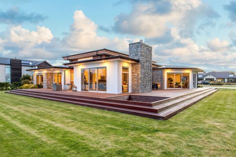 Photo of property in 28 Oakgrove Drive, Rangiora, 7400