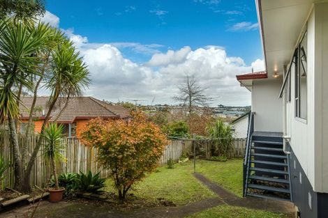 Photo of property in 2/11 Grenadine Place, Unsworth Heights, Auckland, 0632