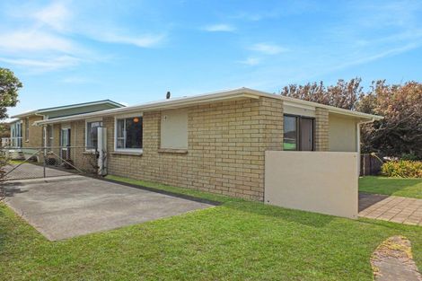 Photo of property in 14 Mack Street, Foxton Beach, Foxton, 4815
