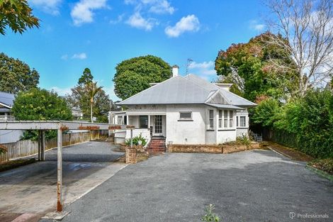 Photo of property in 21 Gray Avenue, Mangere East, Auckland, 2024