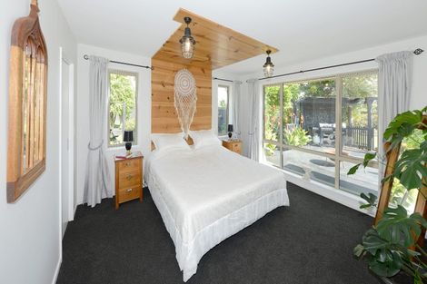 Photo of property in 6 Deavoll Place, Heathcote Valley, Christchurch, 8022