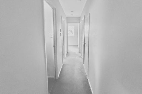 Photo of property in 29 Staincross Street, Green Bay, Auckland, 0604